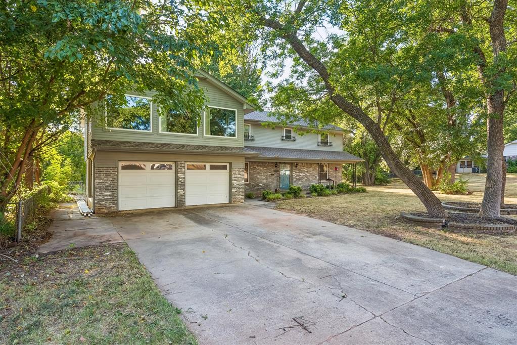 2415 Weatherford Drive Property Photo 2