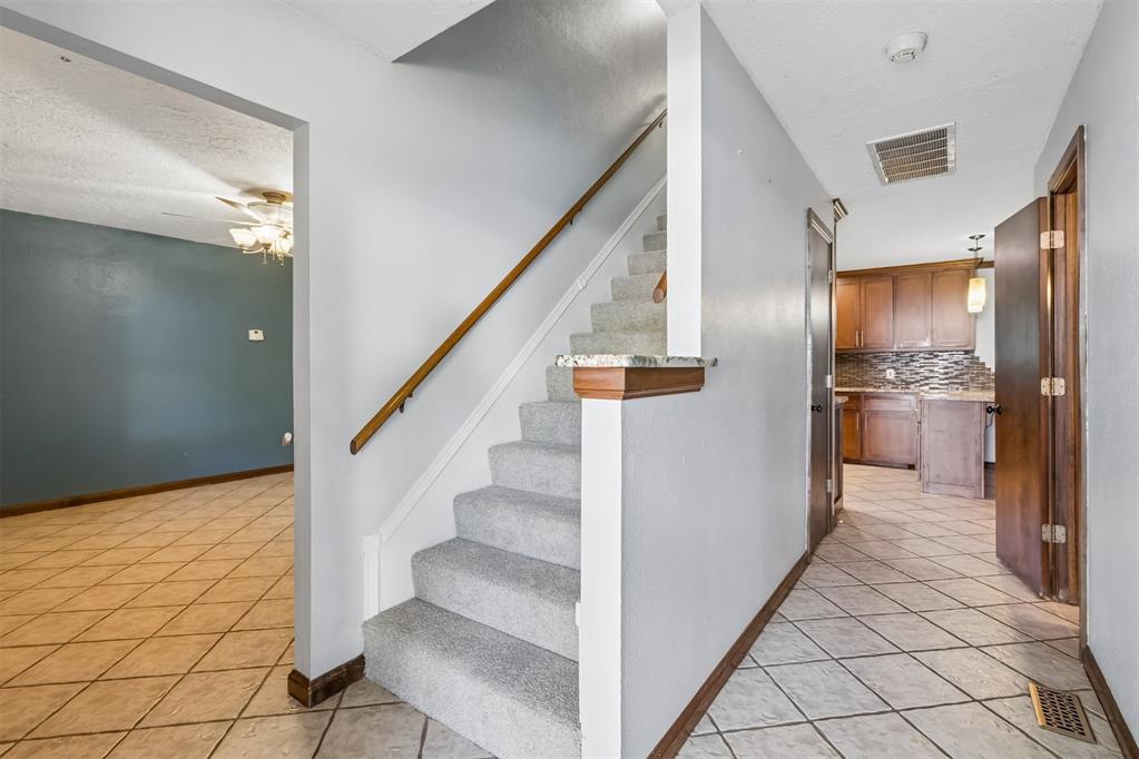 2415 Weatherford Drive Property Photo 4