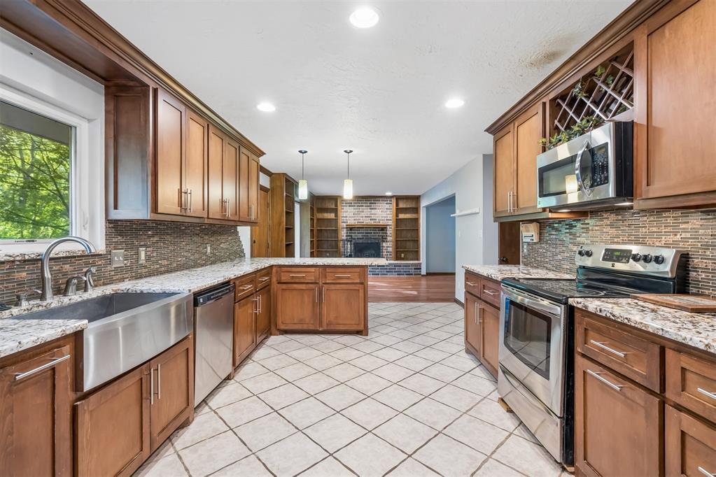 2415 Weatherford Drive Property Photo 10