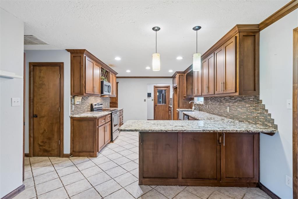 2415 Weatherford Drive Property Photo 11