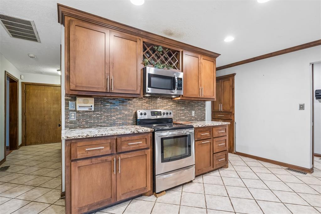 2415 Weatherford Drive Property Photo 12