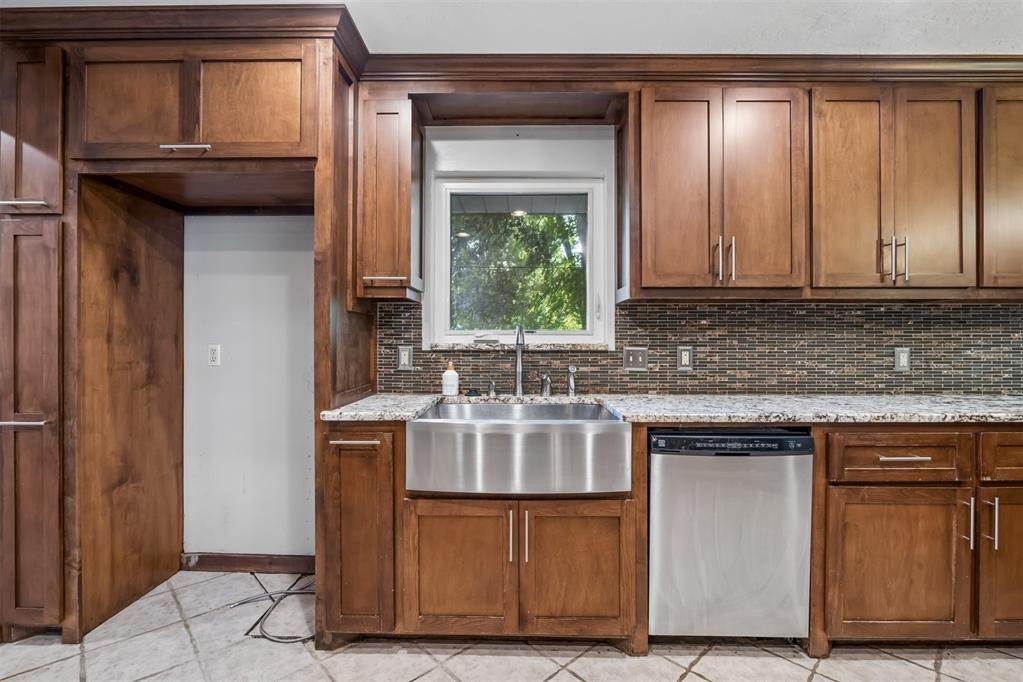 2415 Weatherford Drive Property Photo 13