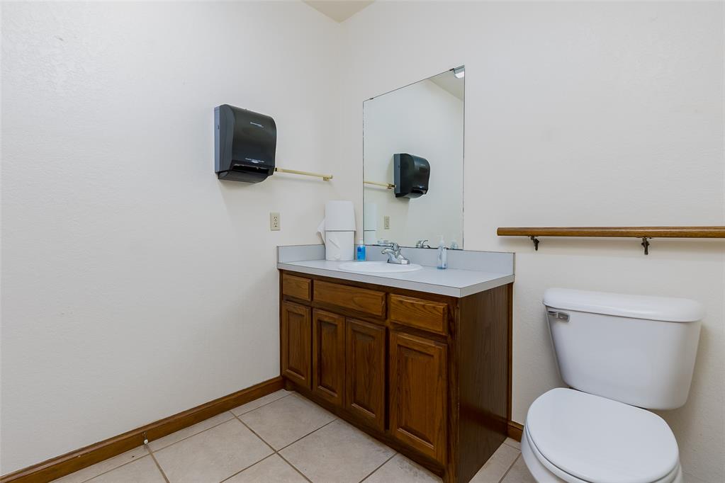 1225 Sovereign Row 105/107 Property Photo 15