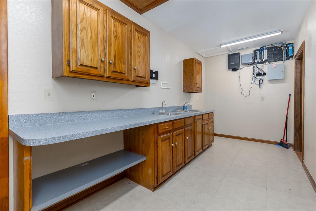 1225 Sovereign Row 105/107 Property Photo 17