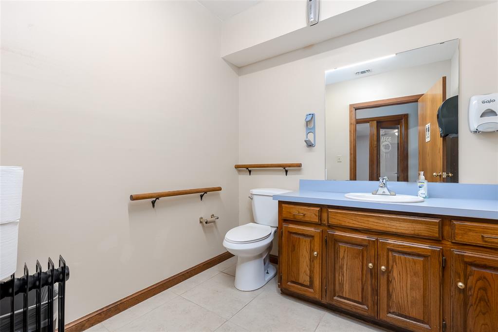 1225 Sovereign Row 105/107 Property Photo 20