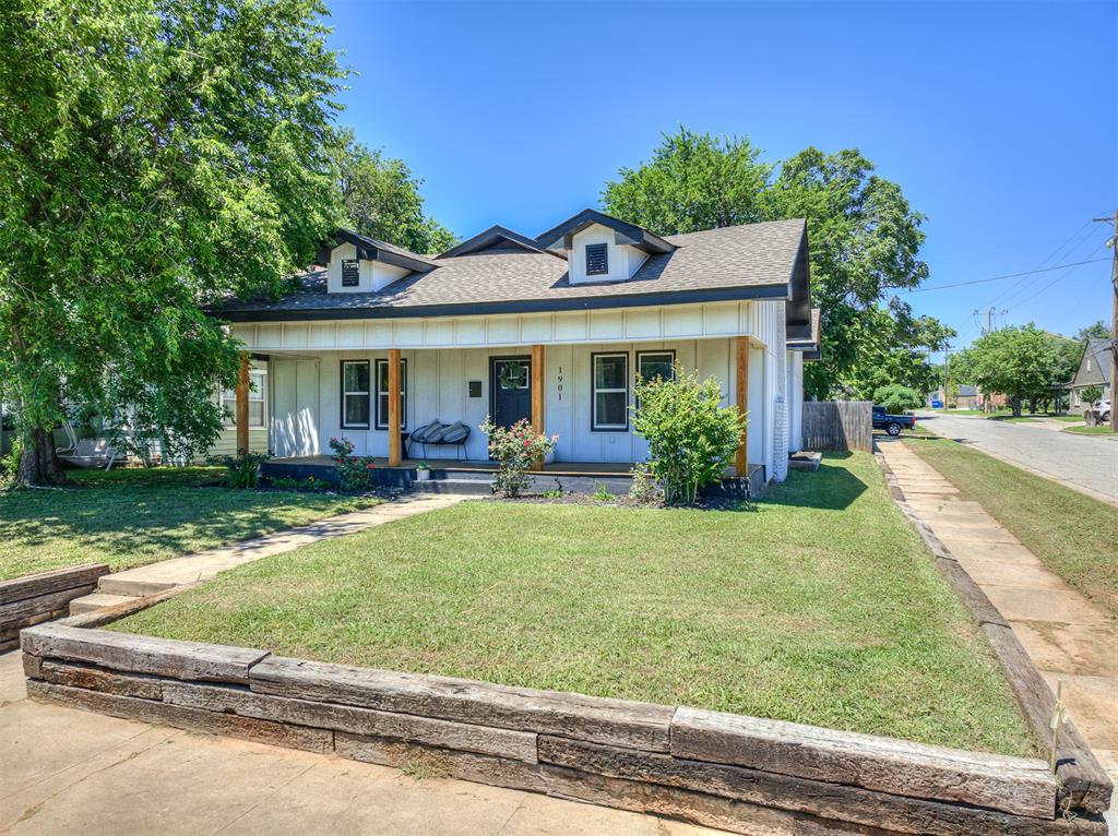 1901 W Park Place Property Photo 3