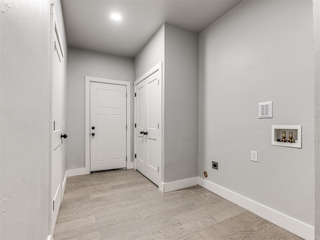 1901 W Park Place Property Photo 18