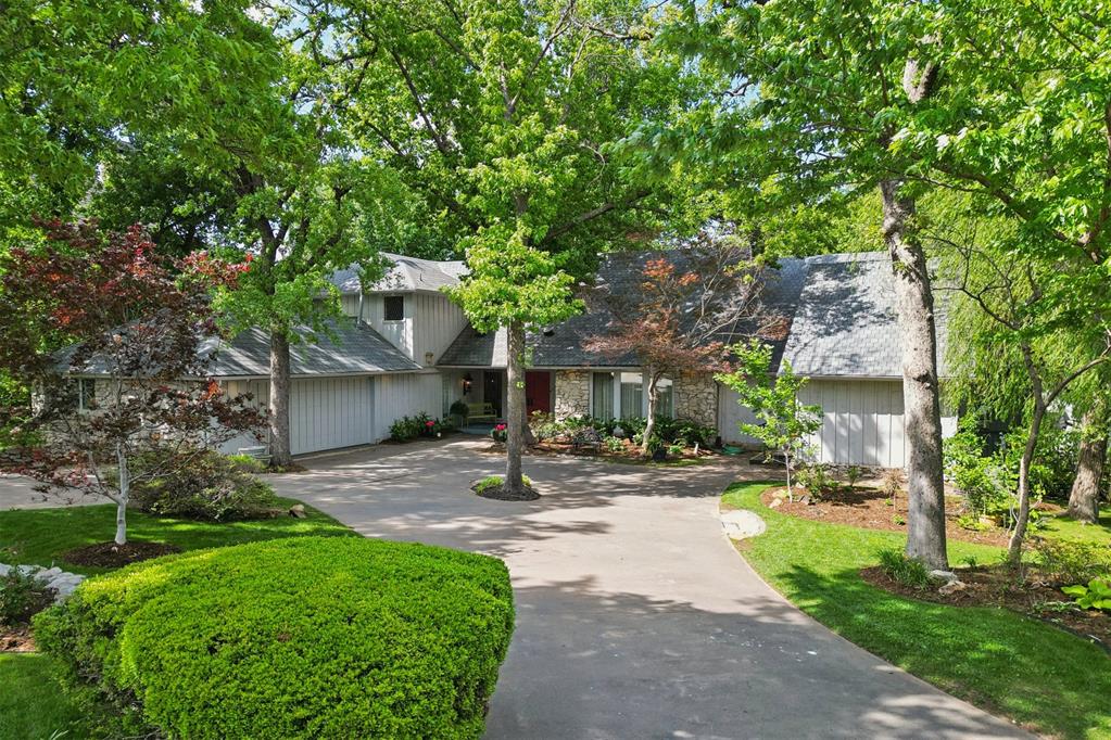 1101 Oak Tree Drive Property Photo 1