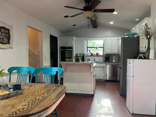 2301 Woodford Way Property Photo 15