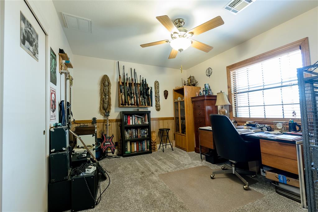 704 N Broadway Street Property Photo 14