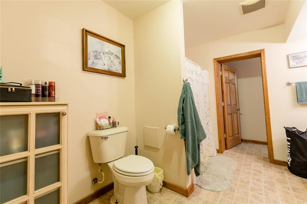 704 N Broadway Street Property Photo 15