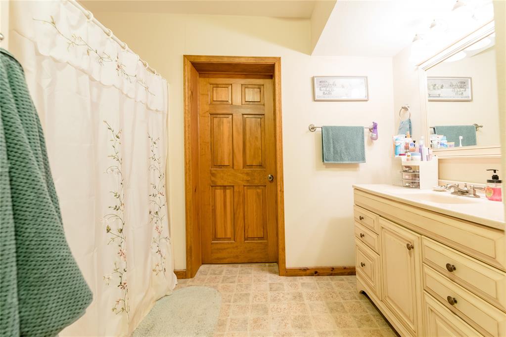 704 N Broadway Street Property Photo 16
