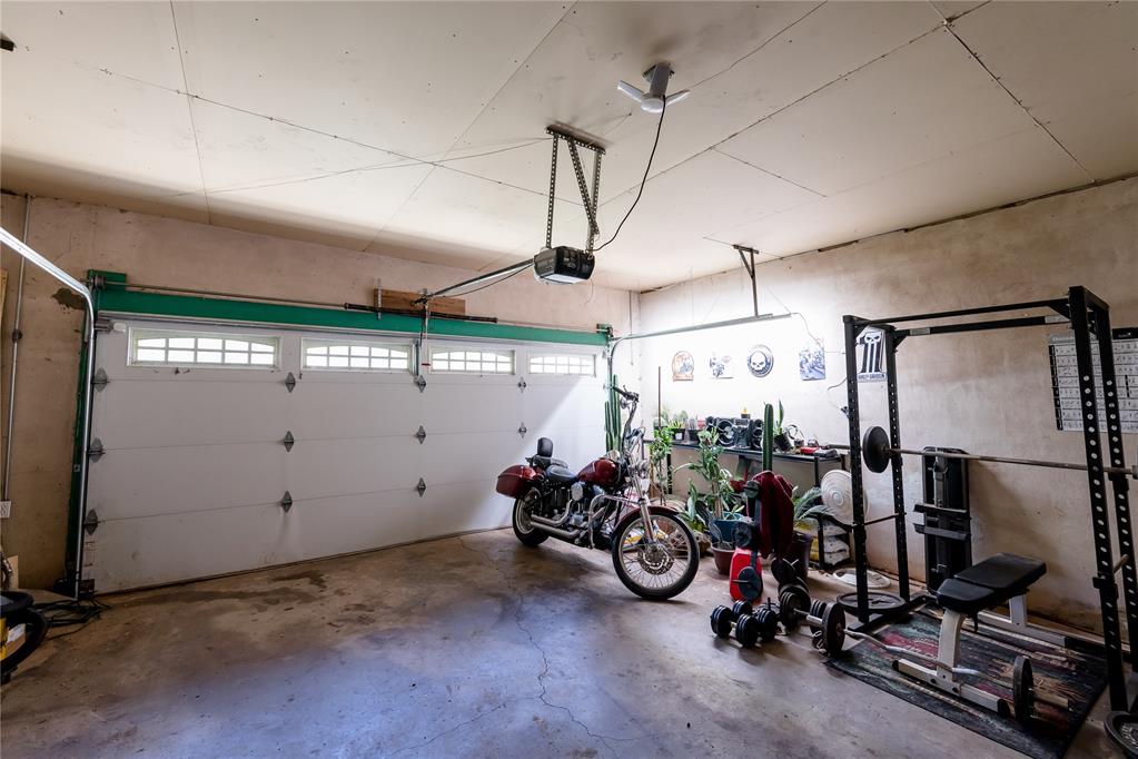 704 N Broadway Street Property Photo 21