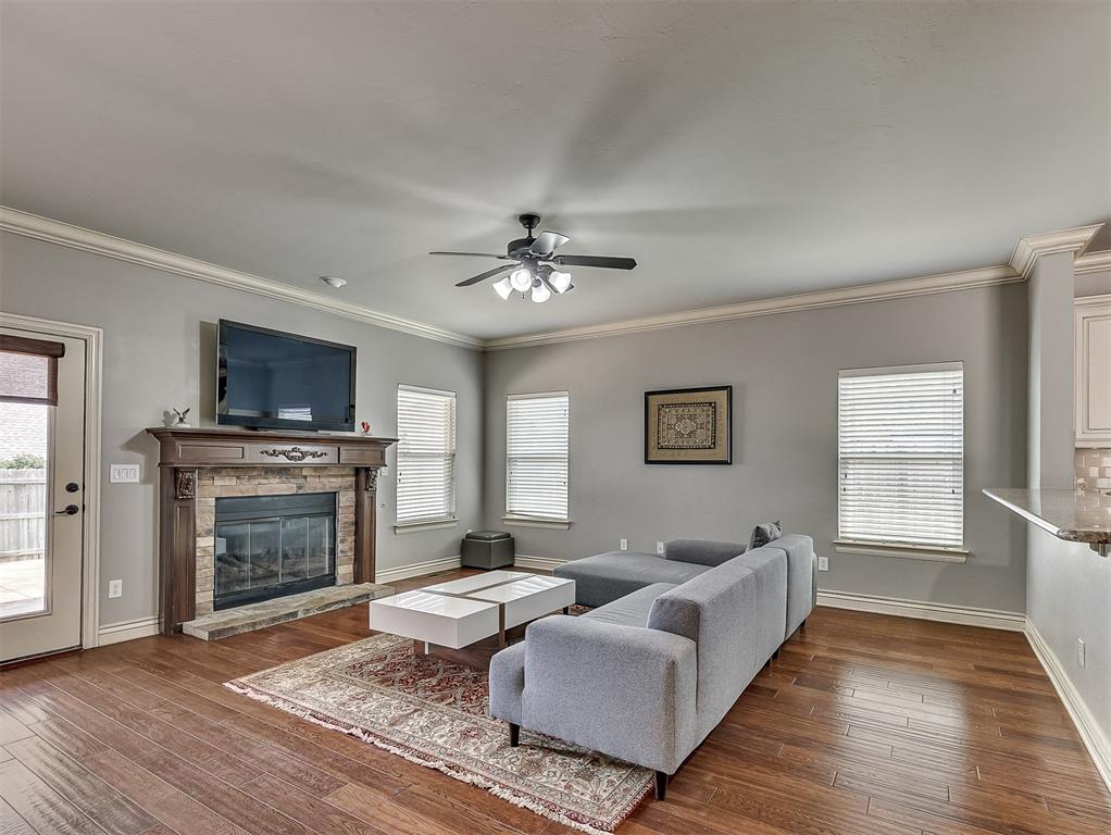 16328 Dustin Lane Property Photo 5