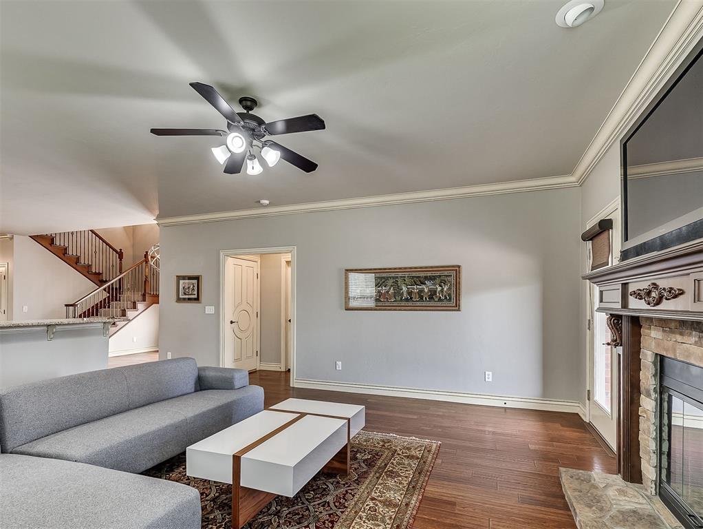 16328 Dustin Lane Property Photo 7