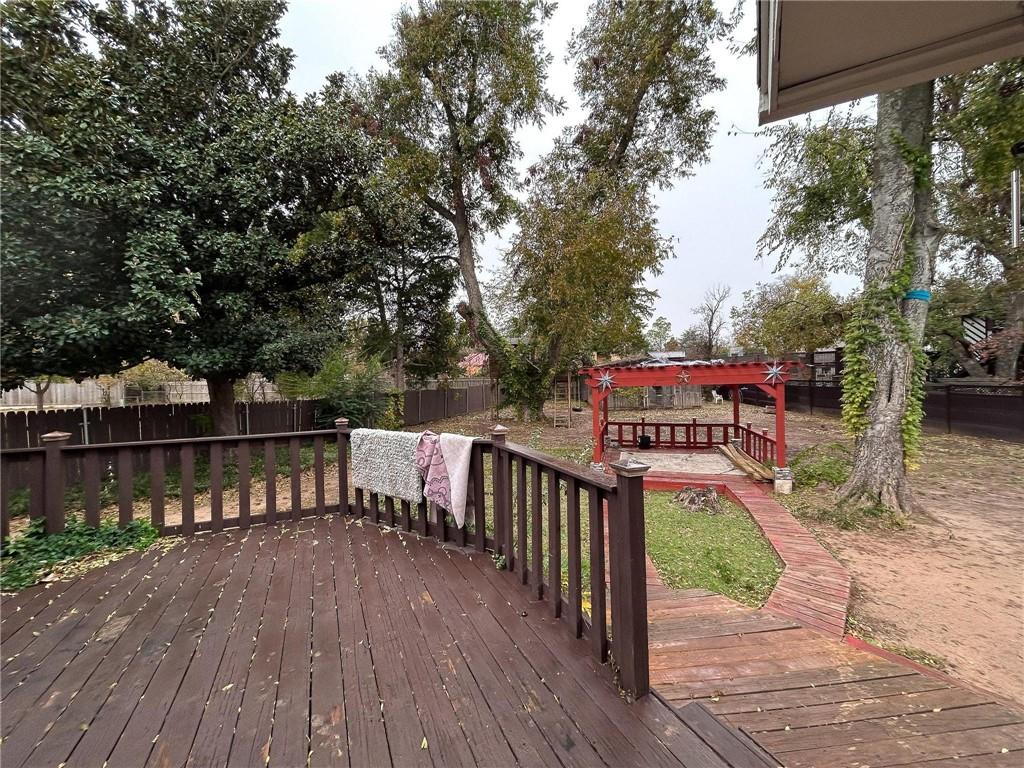 108 Saint Charles Place Property Photo 33