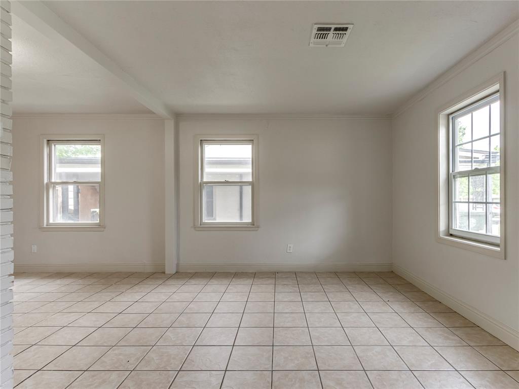 230 E Jacobs Drive Property Photo 3