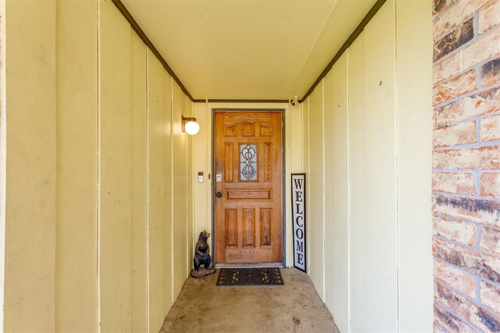 932 Hampton Circle Property Photo 4