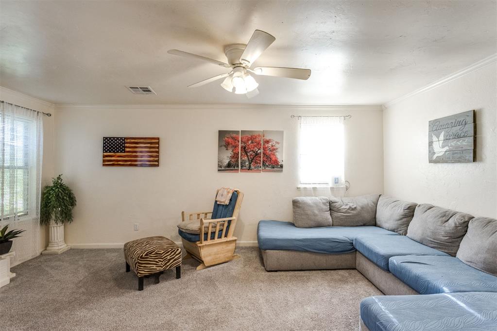932 Hampton Circle Property Photo 12
