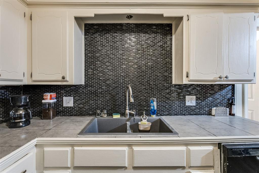 932 Hampton Circle Property Photo 18