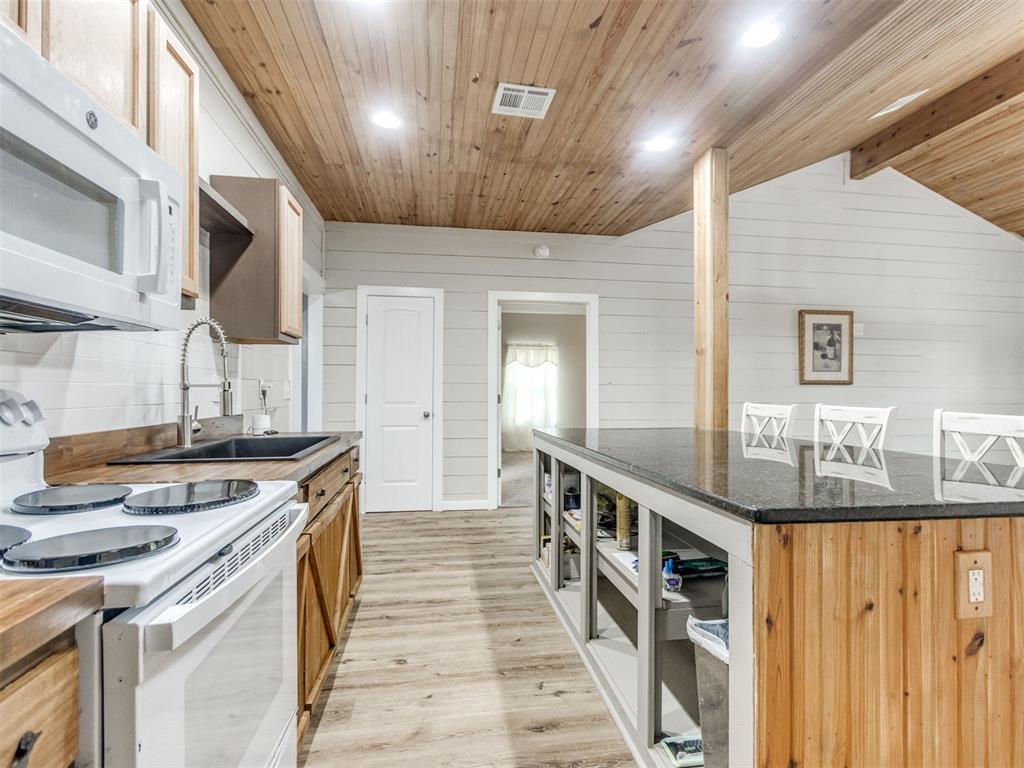 202 S Pottawatomie Road Property Photo 14