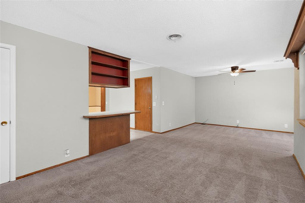 205 Oak Street Property Photo 4