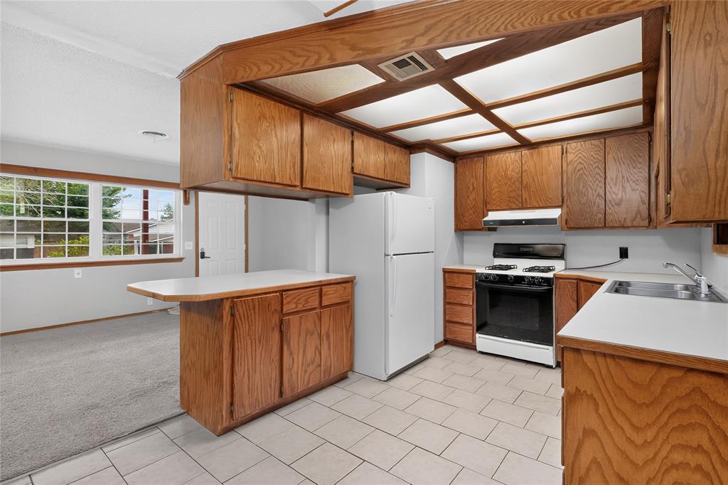 205 Oak Street Property Photo 5