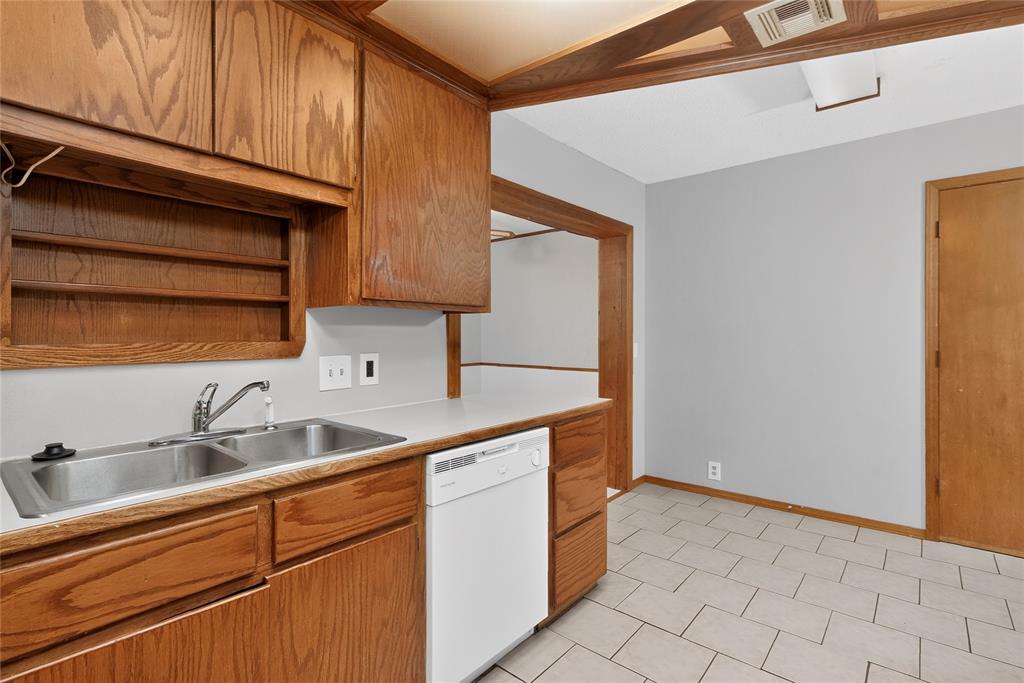 205 Oak Street Property Photo 7