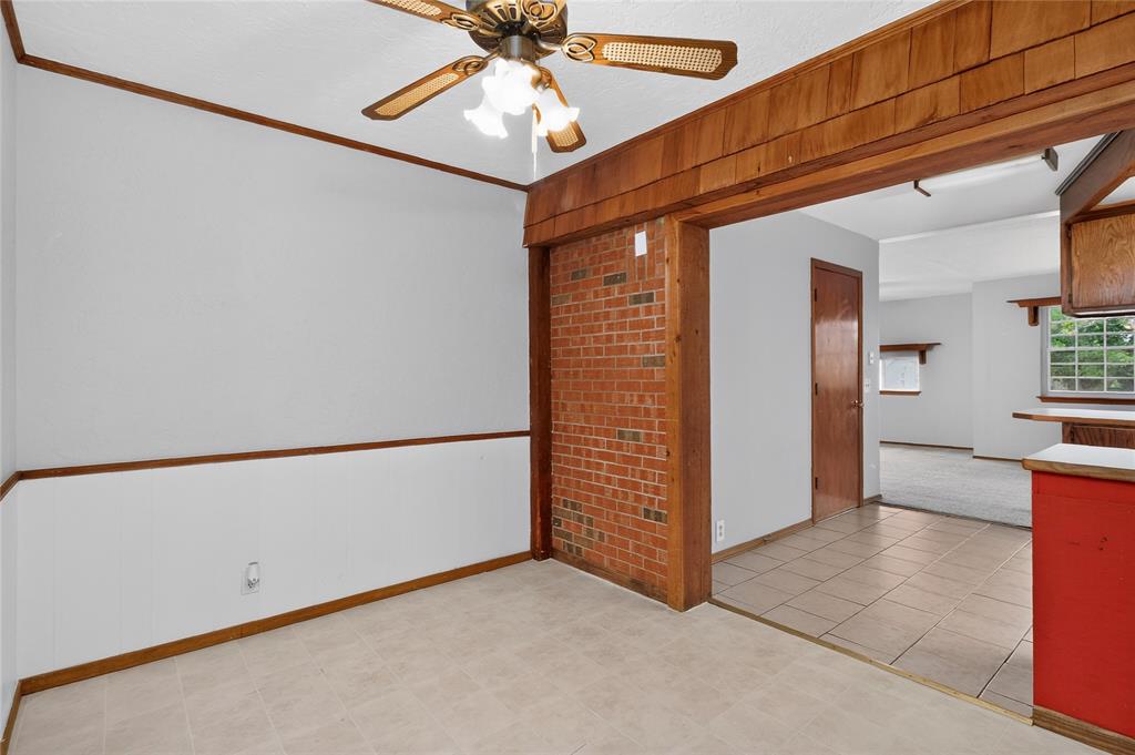 205 Oak Street Property Photo 8