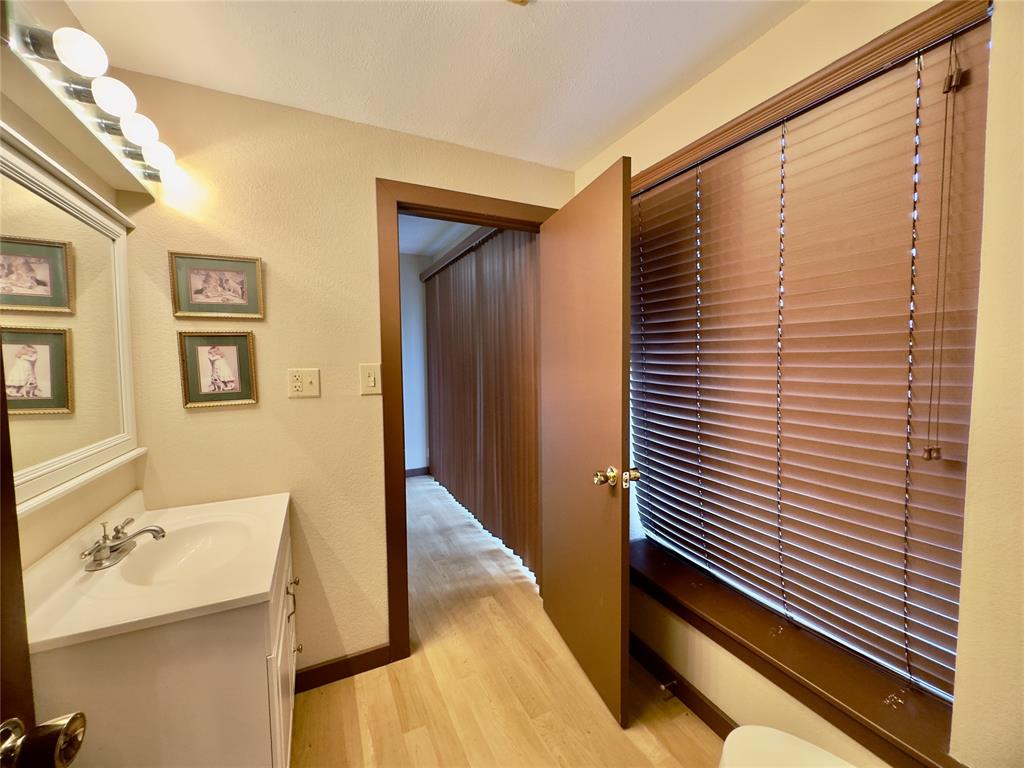 219 N Louis Tittle Avenue Property Photo 9