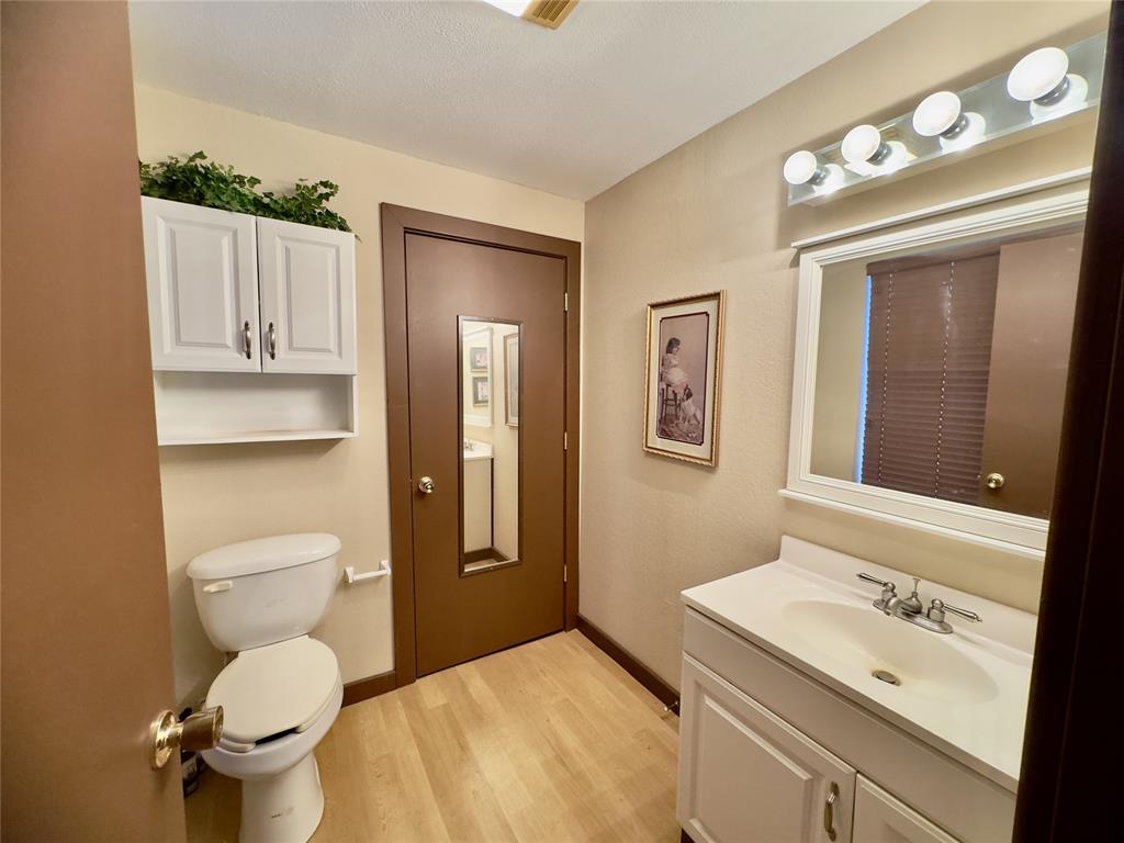 219 N Louis Tittle Avenue Property Photo 11