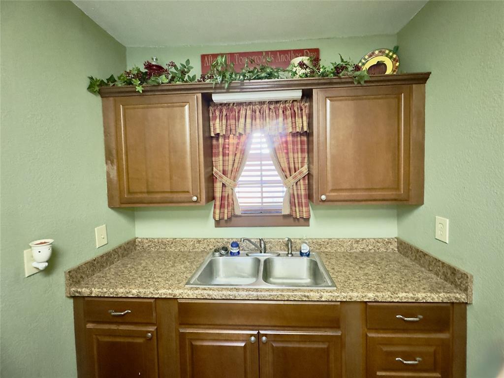219 N Louis Tittle Avenue Property Photo 21