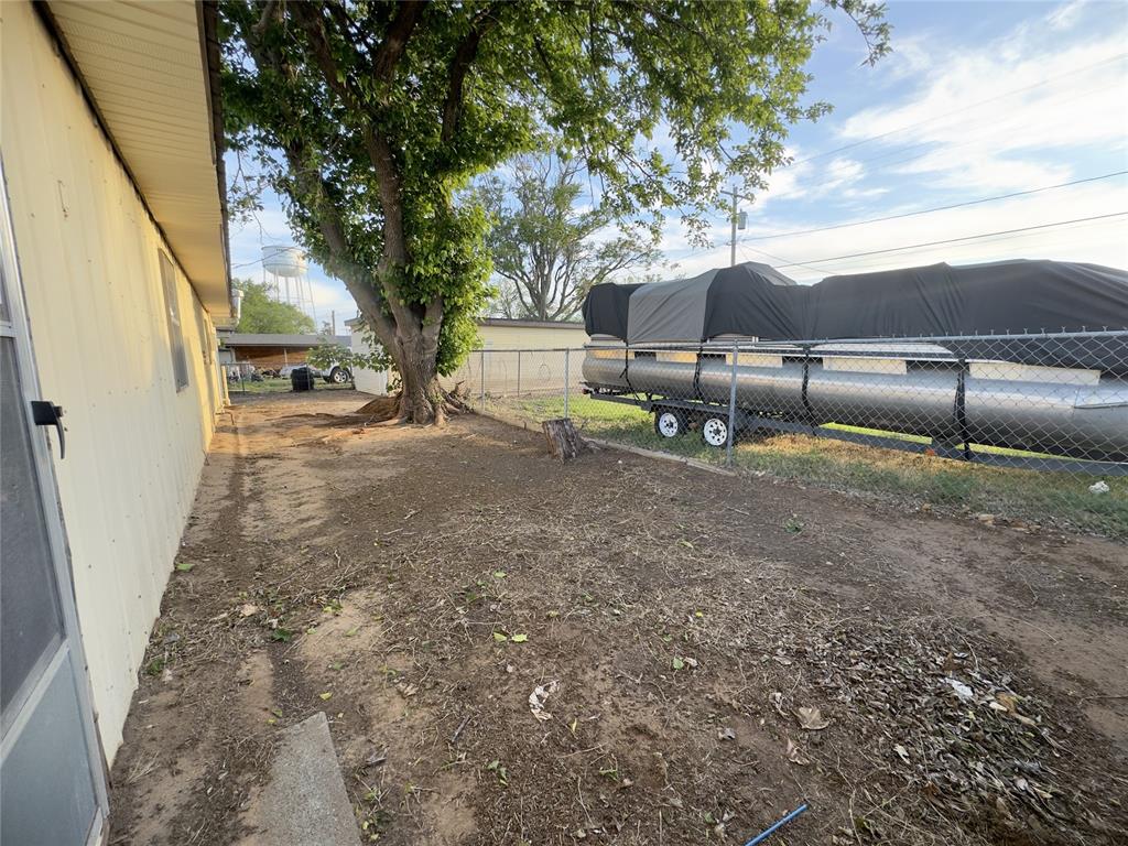 219 N Louis Tittle Avenue Property Photo 27