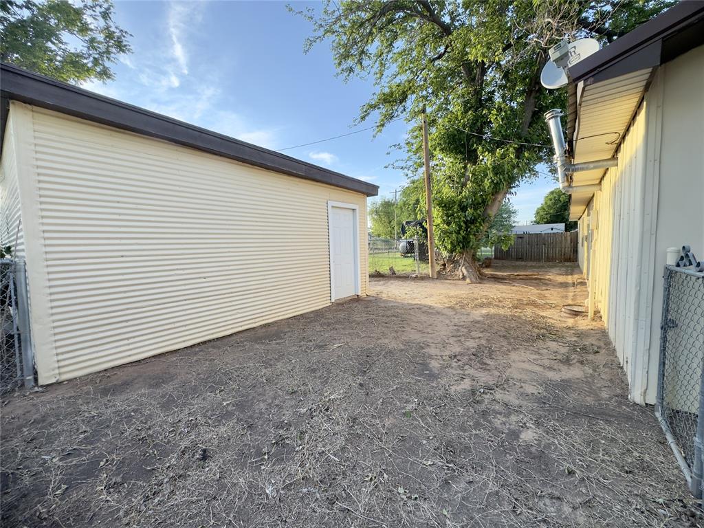 219 N Louis Tittle Avenue Property Photo 29
