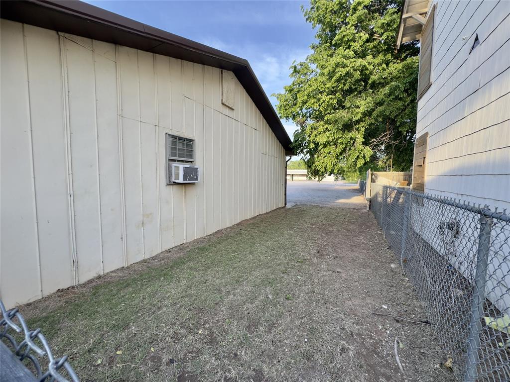 219 N Louis Tittle Avenue Property Photo 30