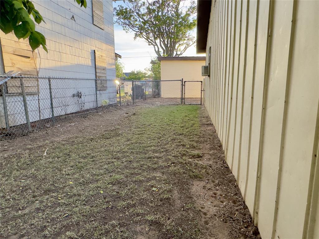 219 N Louis Tittle Avenue Property Photo 31