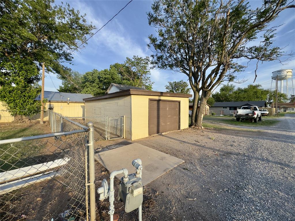 219 N Louis Tittle Avenue Property Photo 32