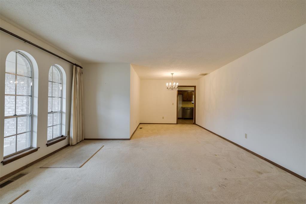 2904 Shadybrook Drive Property Photo 3