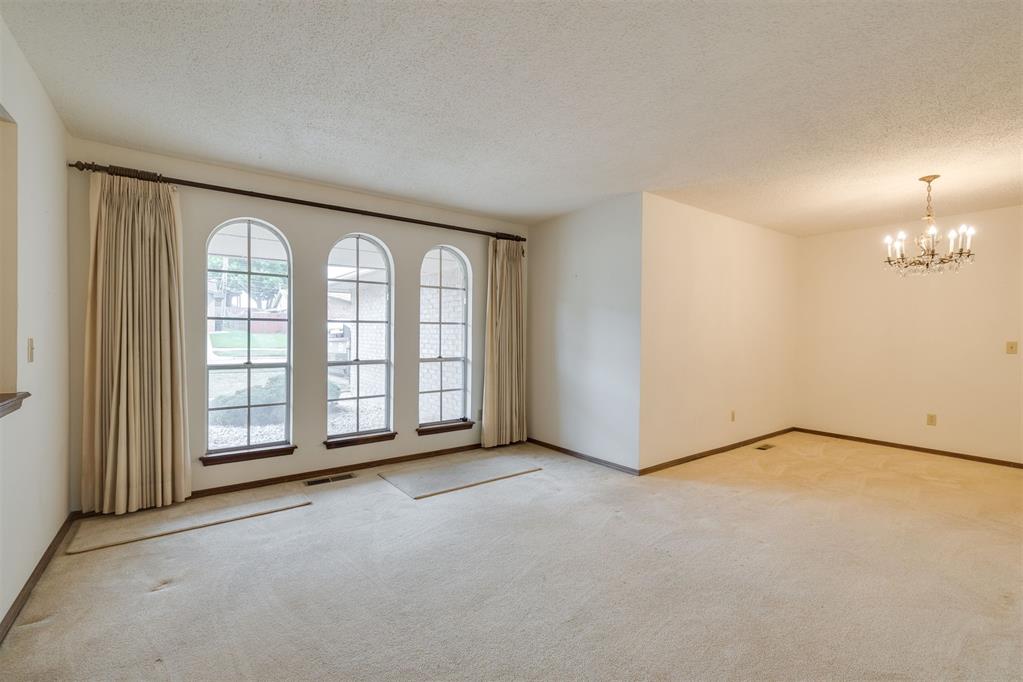 2904 Shadybrook Drive Property Photo 4