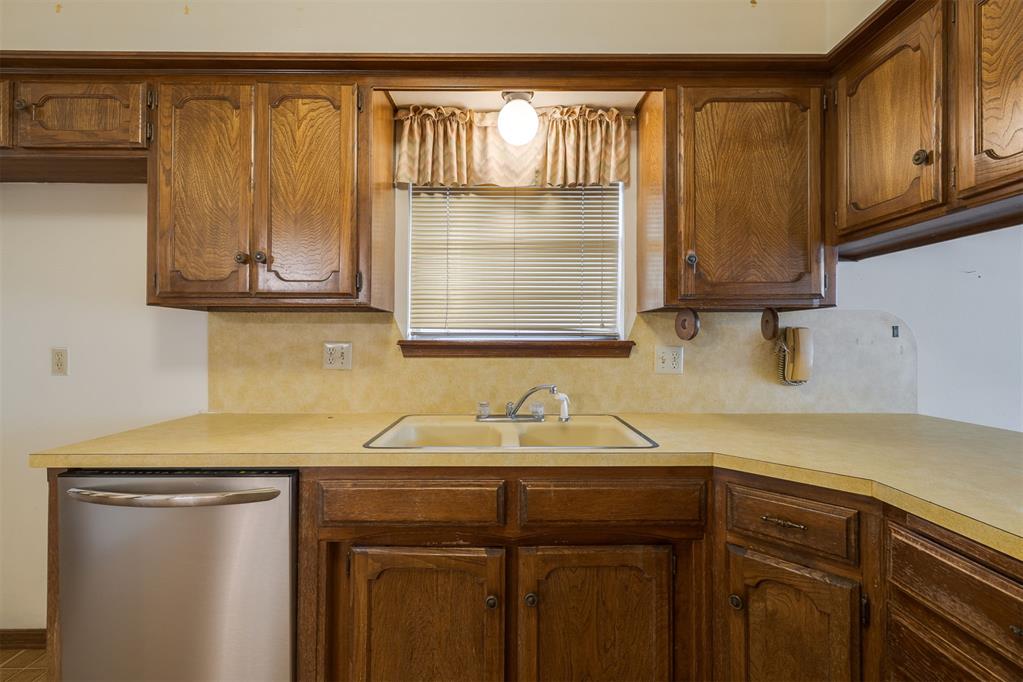 2904 Shadybrook Drive Property Photo 8