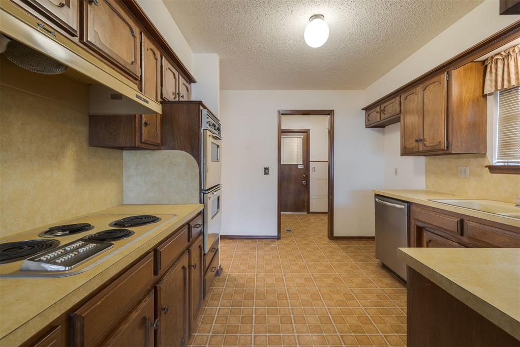 2904 Shadybrook Drive Property Photo 9