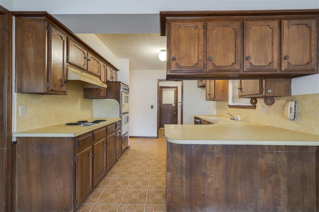 2904 Shadybrook Drive Property Photo 10