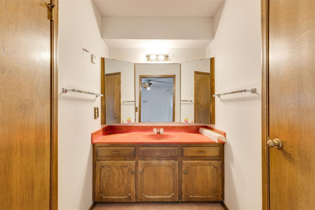 2904 Shadybrook Drive Property Photo 18