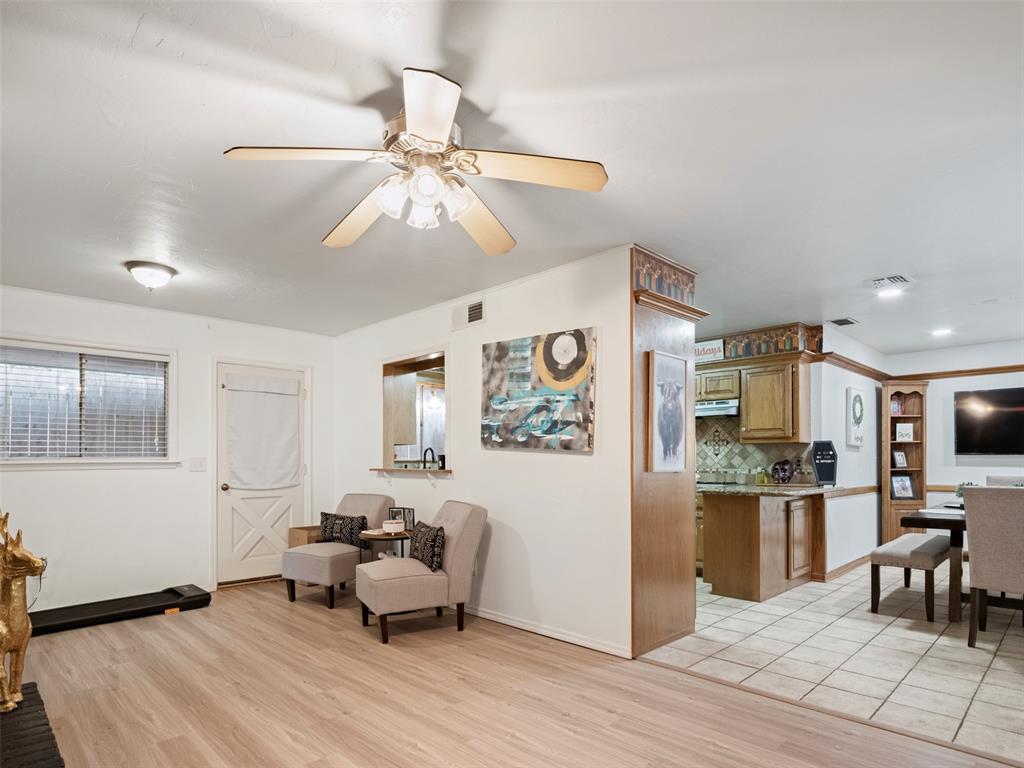 2815 N Grove Avenue Property Photo 6