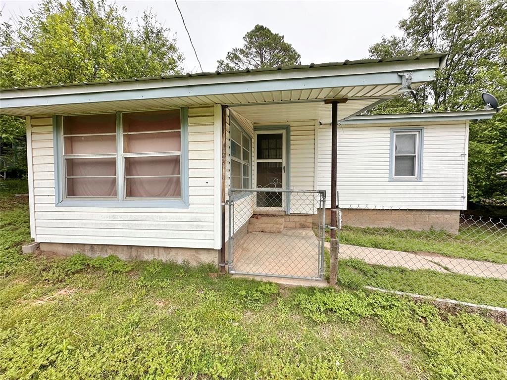 804 S Pottenger Avenue Property Photo 3