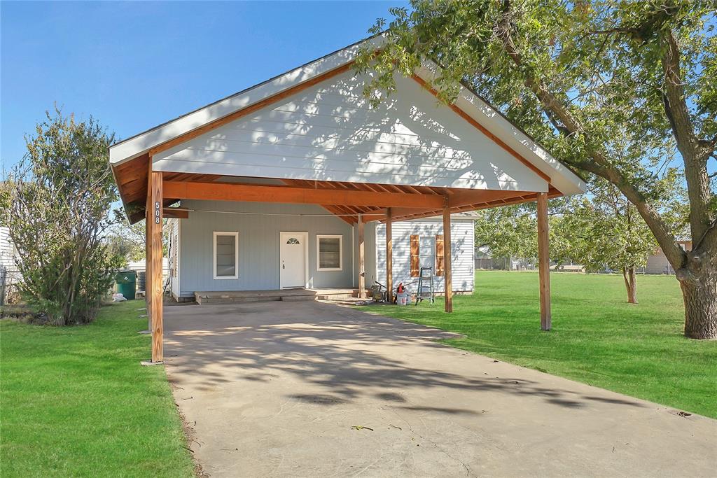 508 N Elm Property Photo 2