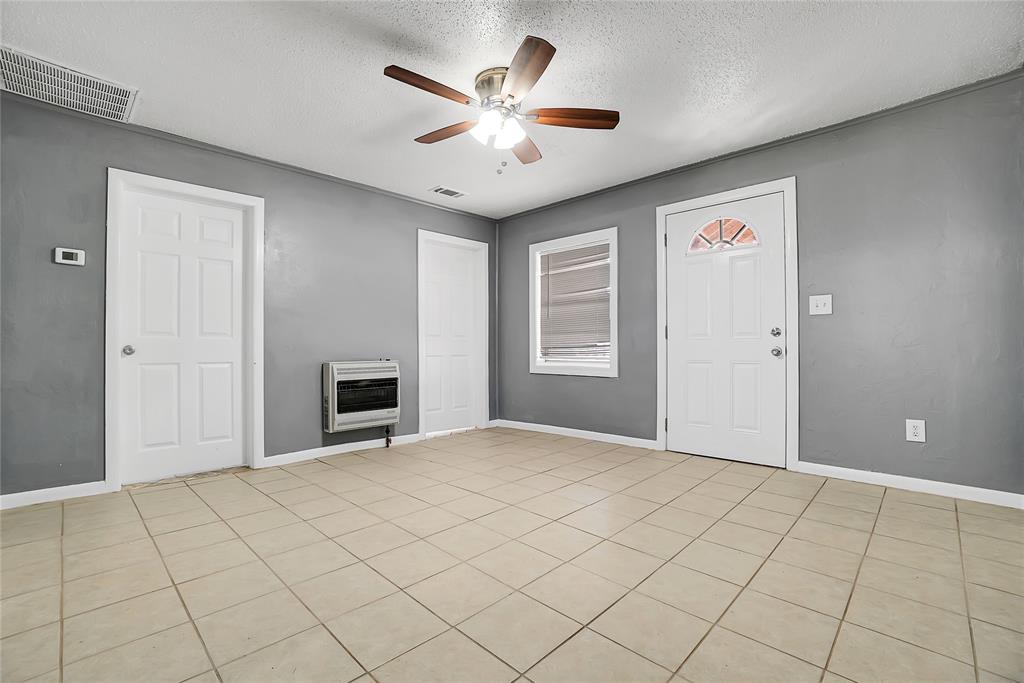 508 N Elm Property Photo 3