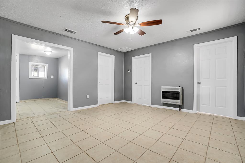 508 N Elm Property Photo 4