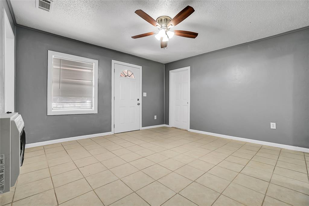 508 N Elm Property Photo 5