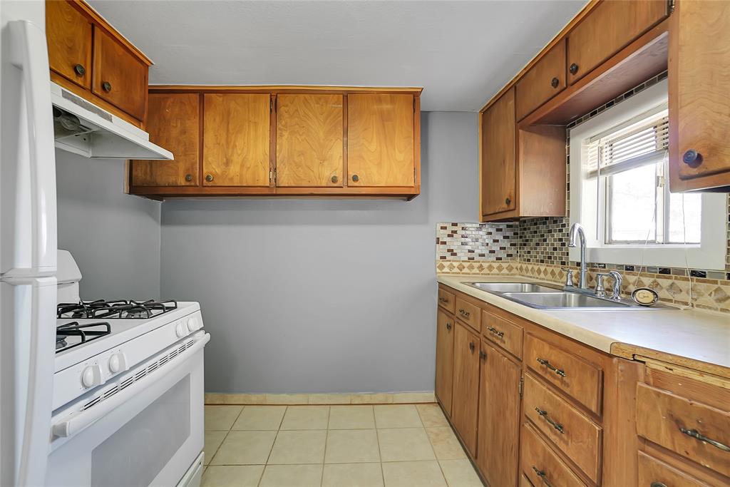 508 N Elm Property Photo 8